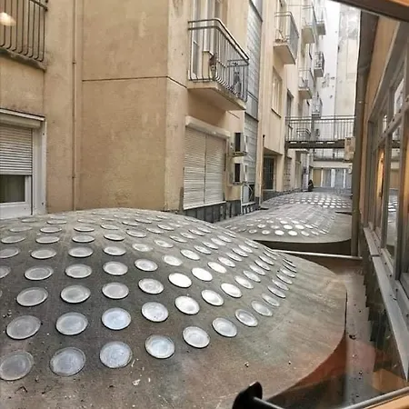 Διαμέρισμα Cheerful Downtown