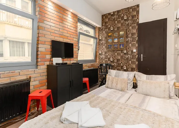 Cheerful Downtown Apartament