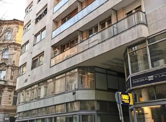 Cheerful Downtown Apartament *