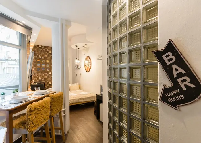 Cheerful Downtown Apartament *