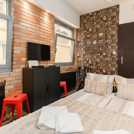 Cheerful Downtown Apartment