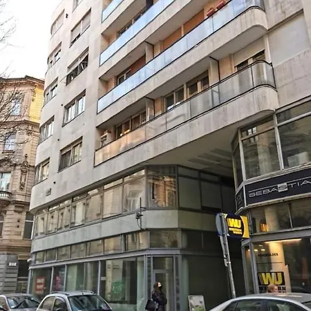 Cheerful Downtown Апартаменты *